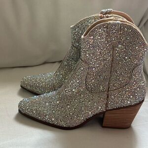 Betsey Johnson SB-Diva Pearl Short Boot Western Cowgirl Women 7 NWOT